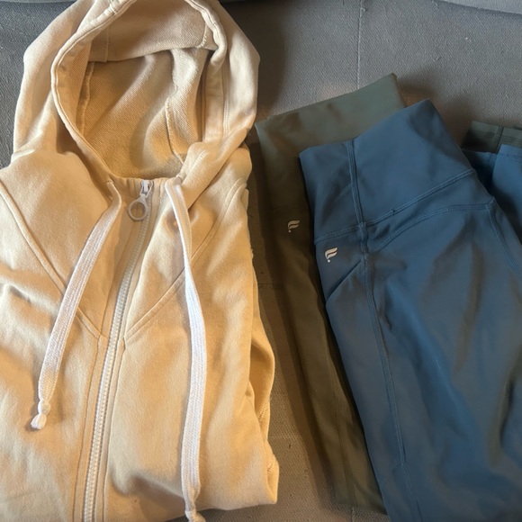 Fabletics bundle - Picture 2 of 5